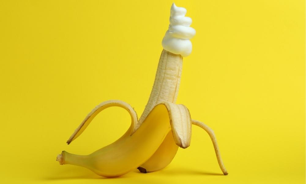 banana with whipped cream